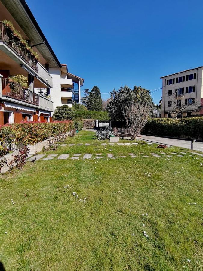 Front Lake Studio With Loft Bed And Pool Bardolino Exterior foto