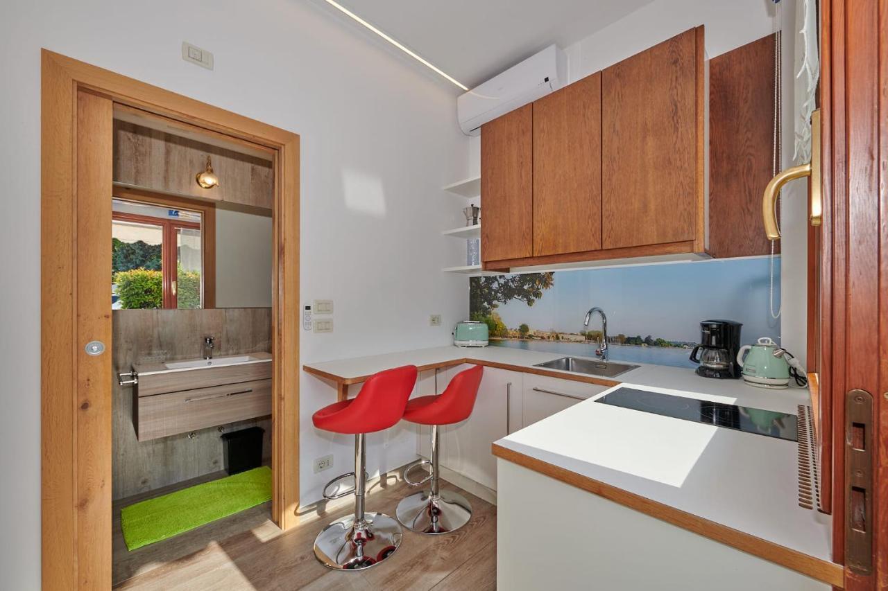 Front Lake Studio With Loft Bed And Pool Bardolino Exterior foto